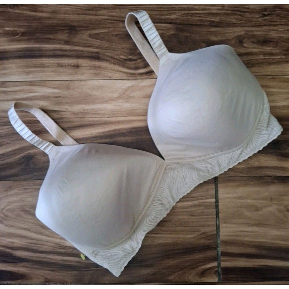 Vanity Fair Effortless Wire Free Bra Size 38DD Beige Tan Plunge 77164